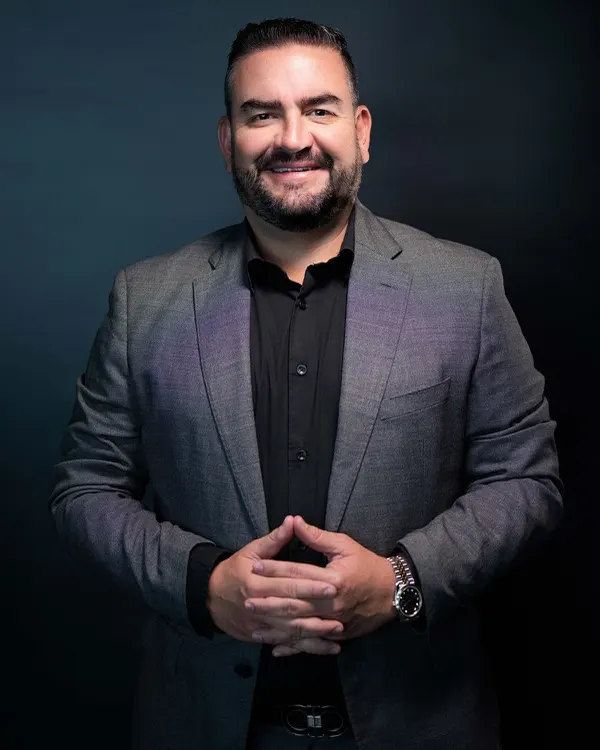 Img-Dr-Hector-García-Seccion_Contacto-1